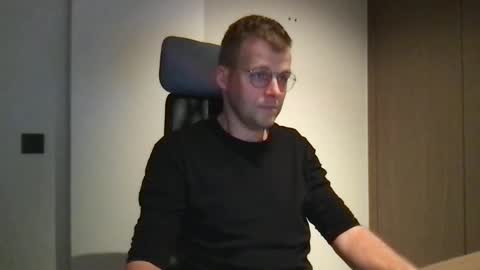 Snapshot of max_straight_1 chatting on 24, 2, 2025 Max take off clothes online show from 24, 2, 2025