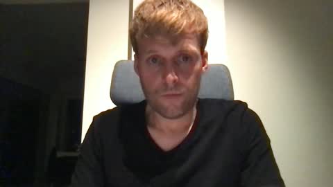 Snapshot of max_straight_1 chatting on 23, 10, 2025 Max take off clothes online show from 23, 10, 2025