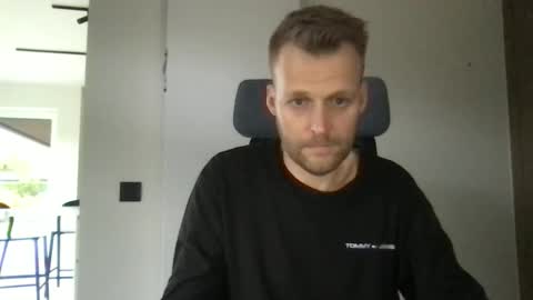 Snapshot of max_straight_1 chatting on 6, 2, 2026 Max take off clothes online show from 6, 2, 2026