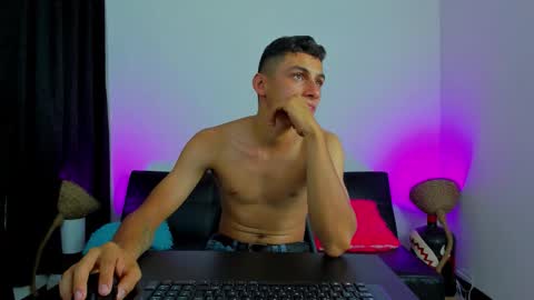 Snapshot of max_wild01 chatting on 4, 3, 2026 MAX online show from 4, 3, 2026