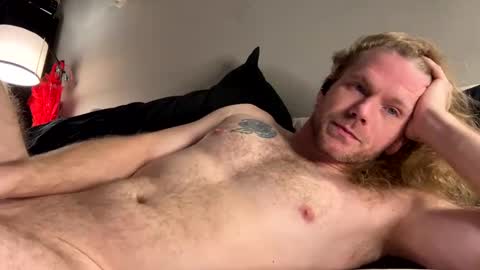 Snapshot of maxaux chatting on 24, 1, 2025 Max online show from 24, 1, 2025