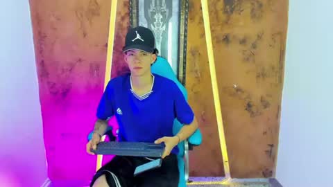 Snapshot of maxi_castro18 chatting on 22, 6, 2026 maximo online show from 22, 6, 2026
