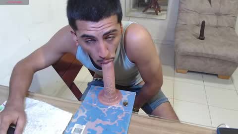 Snapshot of maxi_dick33 chatting on 27, 5, 2026 maxi dick online show from 27, 5, 2026