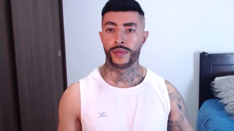 Independent Model online show from 25, 1, 2025