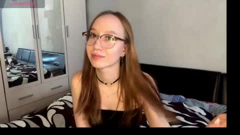 Snapshot of maxine_x chatting on 4, 7, 2026 Max online show from 4, 7, 2026