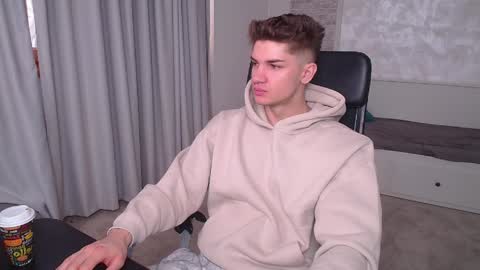 MaxKaiden online show from 5, 4, 2026