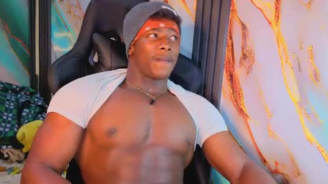 Snapshot of maxmuscle10 chatting on 11, 5, 2026 Maxmuscle10 online show from 11, 5, 2026