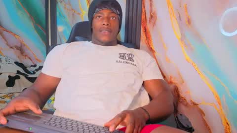 Snapshot of maxmuscle10 chatting on 25, 5, 2026 Maxmuscle10 online show from 25, 5, 2026