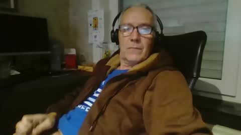 Snapshot of maxou569 chatting on 8, 1, 2026 maxou569 online show from 8, 1, 2026