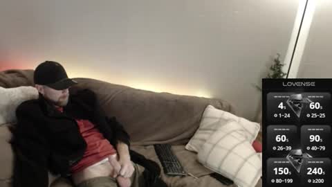 Snapshot of maxrouger chatting on 5, 12, 2025 MaxRouger online show from 5, 12, 2025