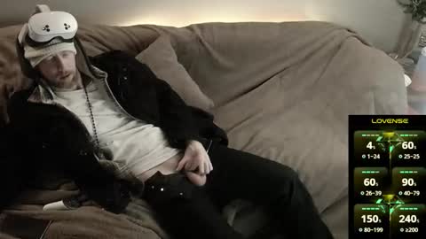 Snapshot of maxrouger chatting on 15, 12, 2025 MaxRouger online show from 15, 12, 2025