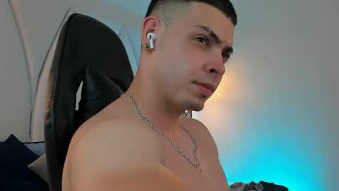 MAX online show from 8, 3, 2025