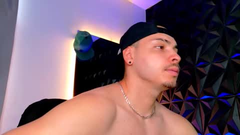 MAX online show from 3, 11, 2025