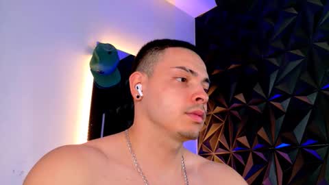 MAX online show from 17, 11, 2025