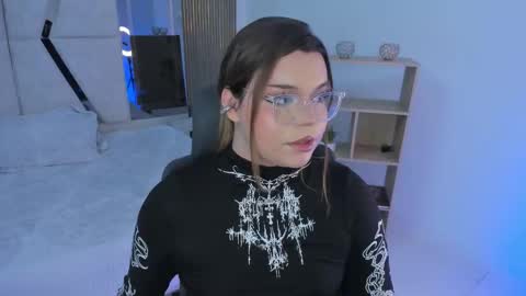 Snapshot of maxxxine_ chatting on 19, 11, 2025 Maxine Minx online show from 19, 11, 2025