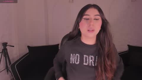 Snapshot of mayamoretti chatting on 28, 11, 2025 Maya online show from 28, 11, 2025