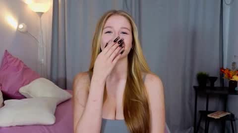 Snapshot of maybaybe chatting on 5, 11, 2025 Alice online show from 5, 11, 2025