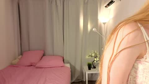 Snapshot of maybaybe chatting on 4, 6, 2026 Alice online show from 4, 6, 2026