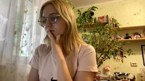 Lola online show from 10, 10, 2025