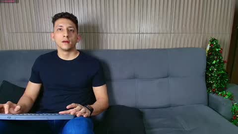 Snapshot of maykol_victoria chatting on 2, 1, 2025 Maykol victoria1624 online show from 2, 1, 2025