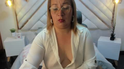 Mailyn online show from 8, 3, 2025