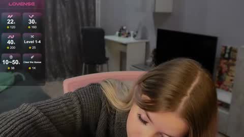 Snapshot of maymallorie chatting on 7, 11, 2025 may online show from 7, 11, 2025