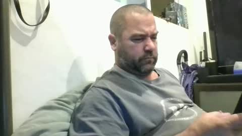Snapshot of mayoramx chatting on 26, 3, 2026 Dad bod 43 online show from 26, 3, 2026
