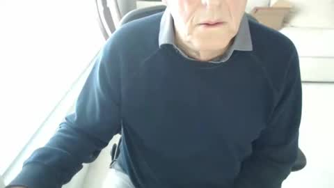 Snapshot of mbeastie chatting on 15, 1, 2025 Beastie online show from 15, 1, 2025