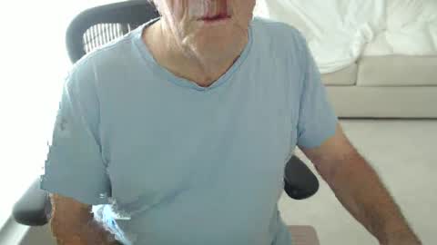 Snapshot of mbeastie chatting on 4, 3, 2025 Beastie online show from 4, 3, 2025