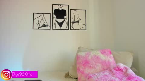 Snapshot of mcdonald_ellie chatting on 22, 12, 2025 Ellie online show from 22, 12, 2025