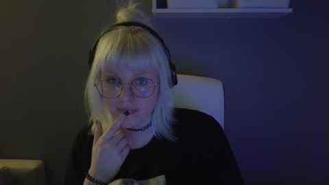 Snapshot of me1roze chatting on 22, 5, 2026 Roze online show from 22, 5, 2026