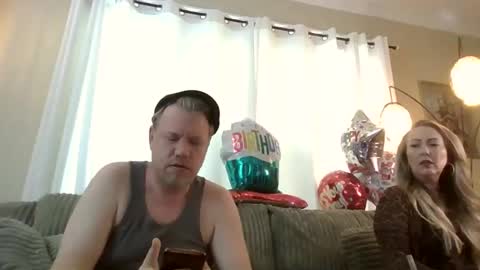 Snapshot of me2283 chatting on 28, 5, 2026 me2283 online show from 28, 5, 2026