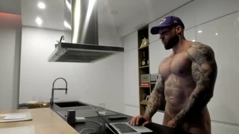 Snapshot of mealphamale chatting on 19, 6, 2026 Alpha Male online show from 19, 6, 2026