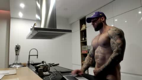 Snapshot of mealphamale chatting on 21, 6, 2026 Alpha Male online show from 21, 6, 2026