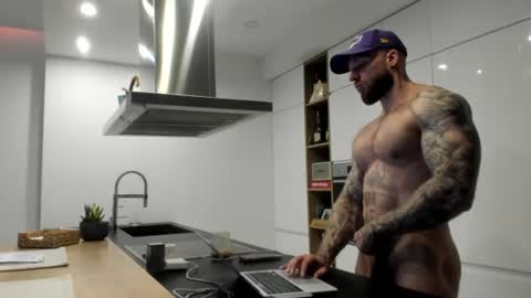 Snapshot of mealphamale chatting on 25, 7, 2026 Alpha Male online show from 25, 7, 2026