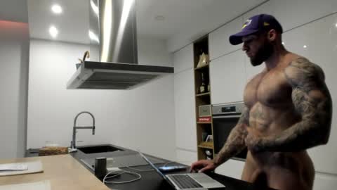 Snapshot of mealphamale chatting on 28, 7, 2026 Alpha Male online show from 28, 7, 2026