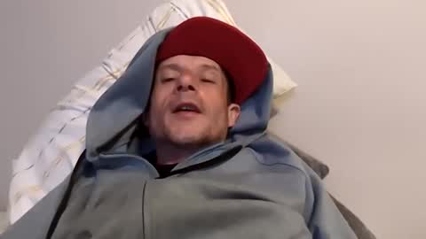 Snapshot of meanfinger chatting on 9, 4, 2026 Jizzy online show from 9, 4, 2026