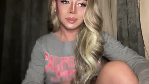 Snapshot of meetmehalfway888 chatting on 26, 11, 2025 GODDESS OF ALL GODDESSES online show from 26, 11, 2025