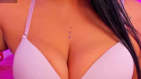 Snapshot of megan_bigboobs3 chatting on 17, 11, 2025 Megan online show from 17, 11, 2025