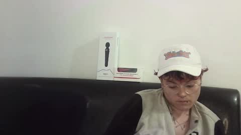 Megan and sophi online show from 27, 2, 2025