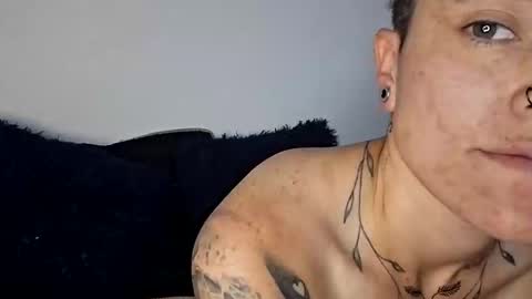 Megan and sophi online show from 15, 9, 2025