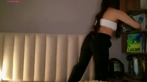 Snapshot of megan_moore__ chatting on 15, 5, 2026 online show from 15, 5, 2026