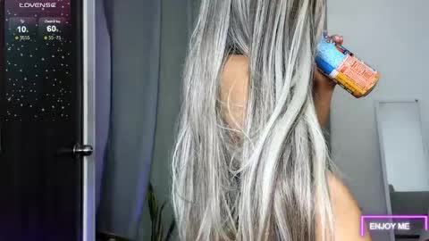 Snapshot of megan_rl chatting on 28, 5, 2026 Megan online show from 28, 5, 2026
