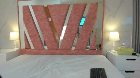 Megan Sweet online show from 25, 10, 2025