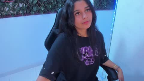 Snapshot of megan_whitte_01 chatting on 5, 3, 2025 megan white 01  online show from 5, 3, 2025