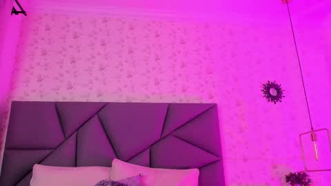 meganandtayler online show from 24, 11, 2025