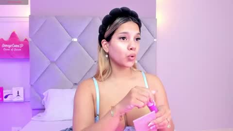 Snapshot of meganrosse__ chatting on 14, 5, 2026 Megan online show from 14, 5, 2026