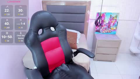 Snapshot of meganzarick chatting on 24, 10, 2025 M E G A N online show from 24, 10, 2025