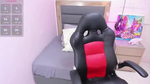 Snapshot of meganzarick chatting on 6, 11, 2025 M E G A N online show from 6, 11, 2025