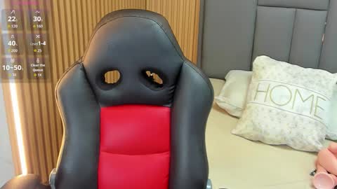 Snapshot of meganzarick chatting on 14, 11, 2025 M E G A N online show from 14, 11, 2025